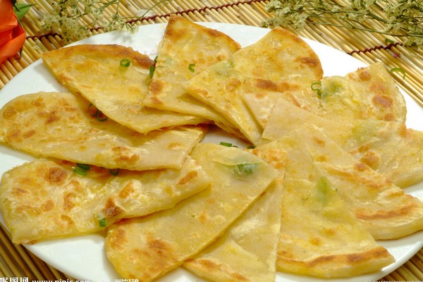 用家用榨油機(jī)榨的芝麻油煎烙餅